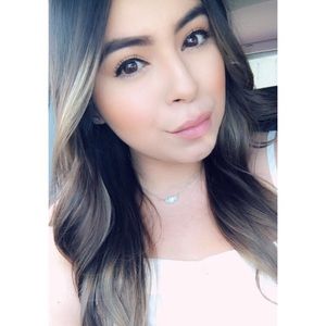 Meet your Posher, Ana